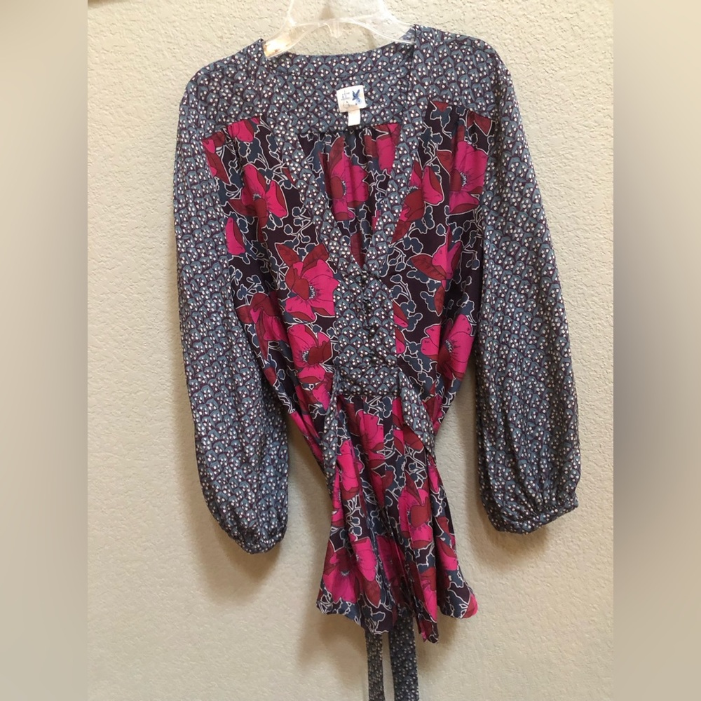 Beautiful long sleeve BoHo flowing blouse from Anthropologie. Size 12.